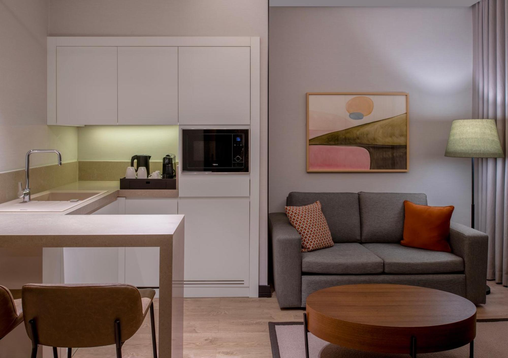 Altunizade Suites Istanbul, Curio Collection By Hilton Buitenkant foto