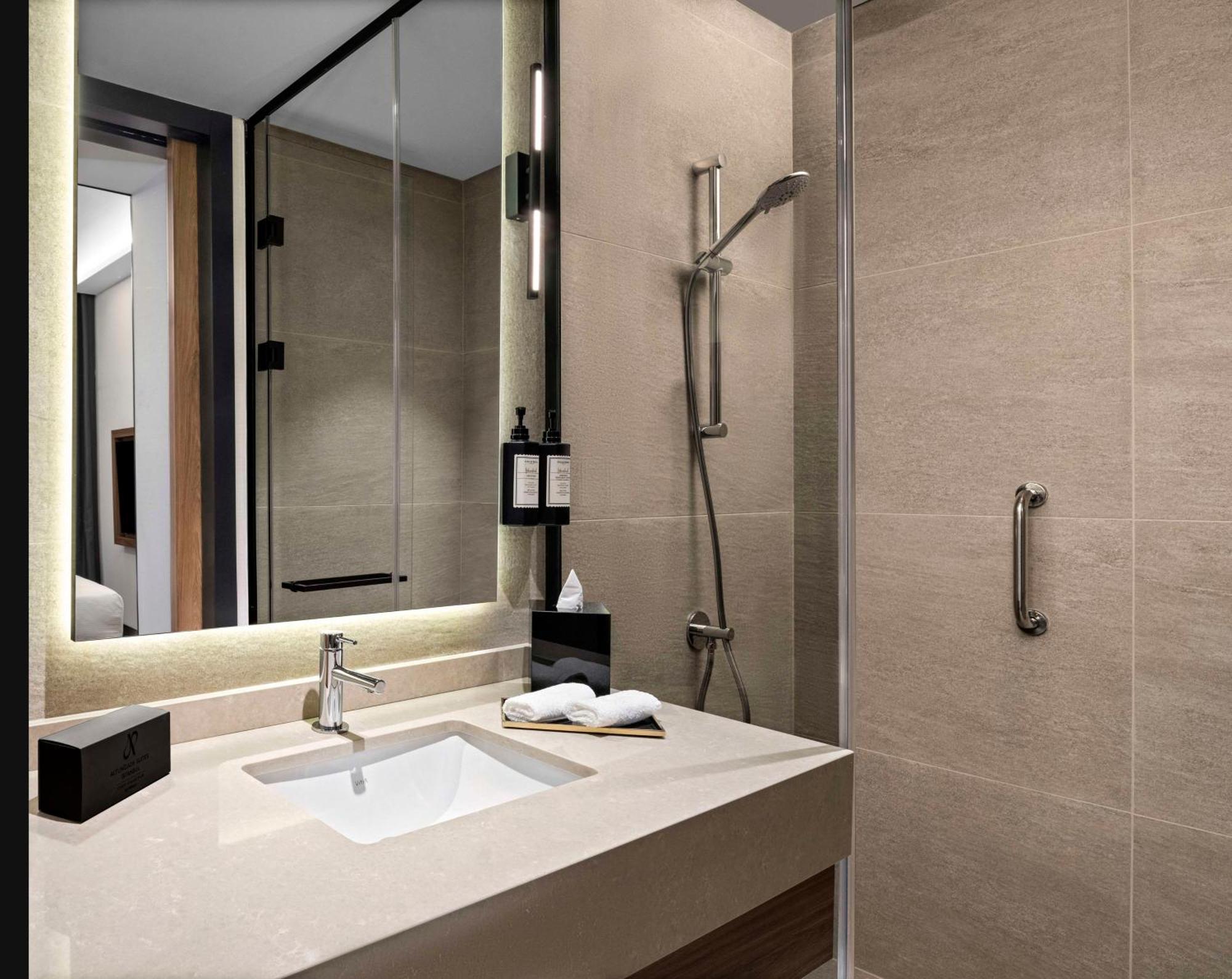 Altunizade Suites Istanbul, Curio Collection By Hilton Buitenkant foto